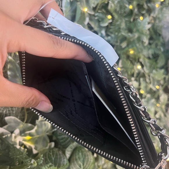 MK medium quilted wristlet - Picture 4 of 8